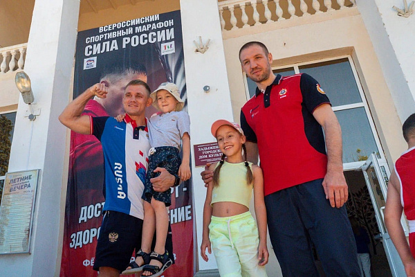 Дмитрий Пирог провел в Краснодарском крае акцию «Чемпионы – детям» 